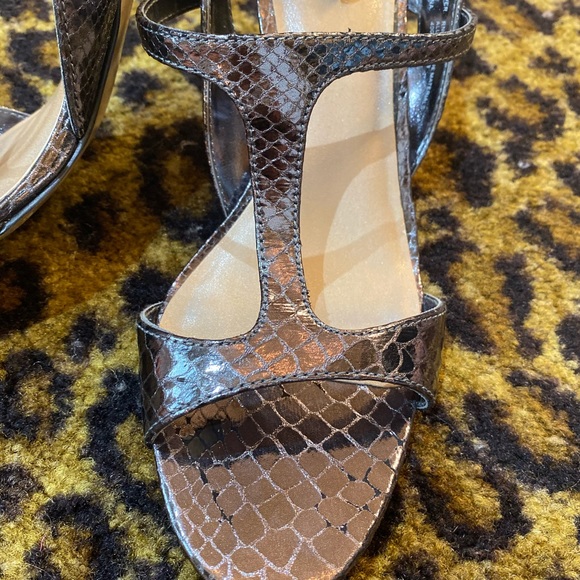 Gunmetal snake embossed heels by Vera Wang - Picture 2 of 6